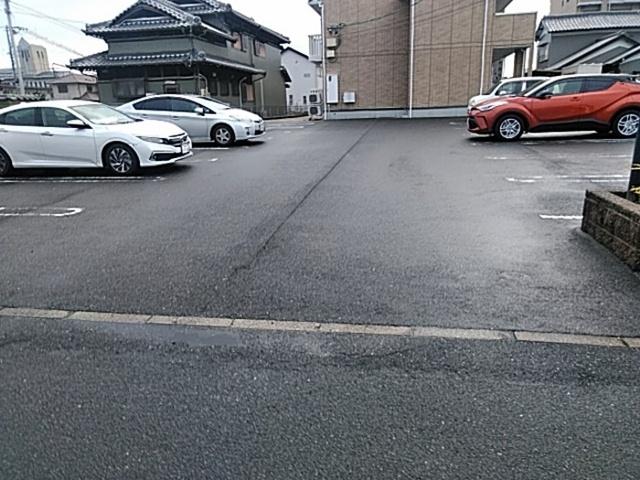 エトワール（208） 駐車場