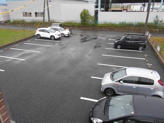 アリビオ里中（205） 駐車場