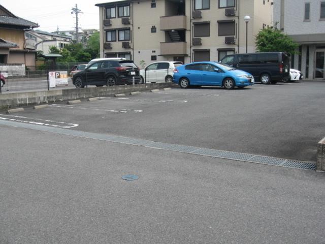 Ｍ ｆｌａｔｓ（203） 駐車場