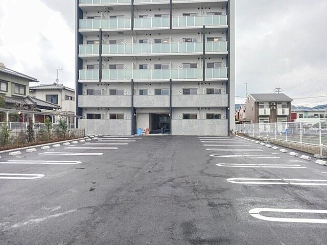 グランド　ライン（802） 駐車場