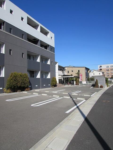 アンジュ　グリシーヌ（104） 駐車場