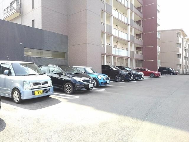 フォレスタ春日（203） 駐車場