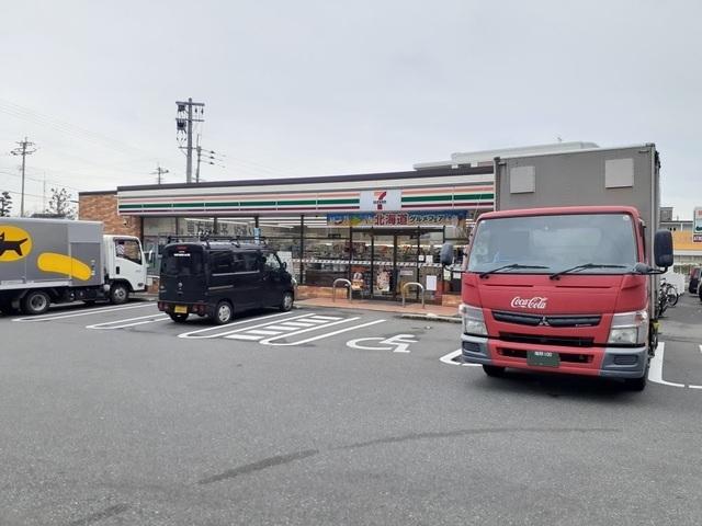 セブンイレブン福岡拾六町5丁目：215m