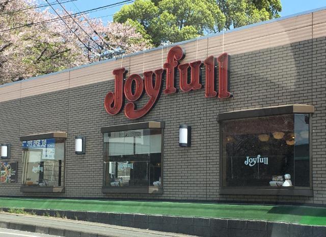 ジョイフル空港店：624m