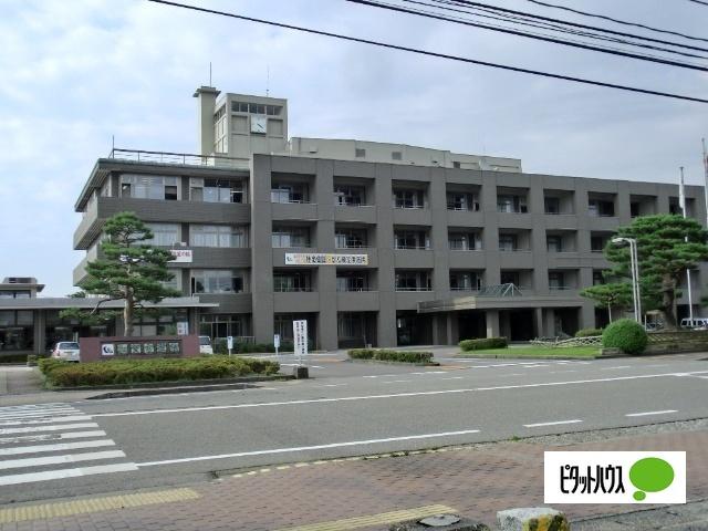 加賀市役所：545m