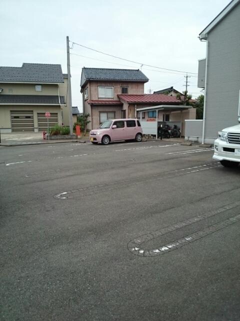 サンパレス（202） 駐車場