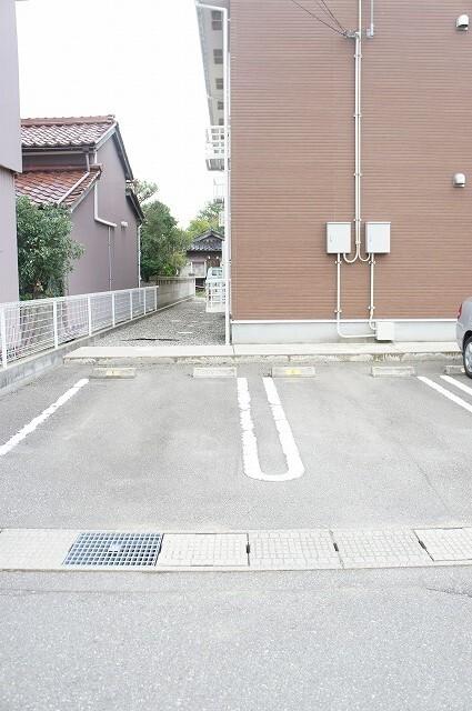 モンセラ（101） 駐車場