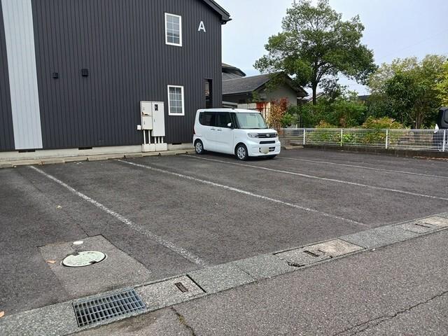 ココモラフォ−レＡ（202） 駐車場