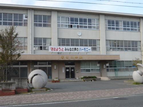 春江小学校：750m