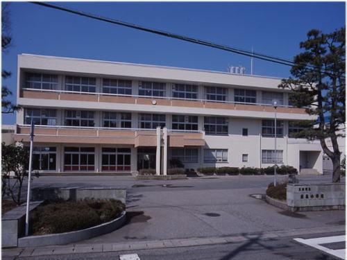 雄島小学校：550m