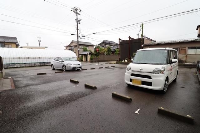ウィステリア　ウェル（101） 駐車場