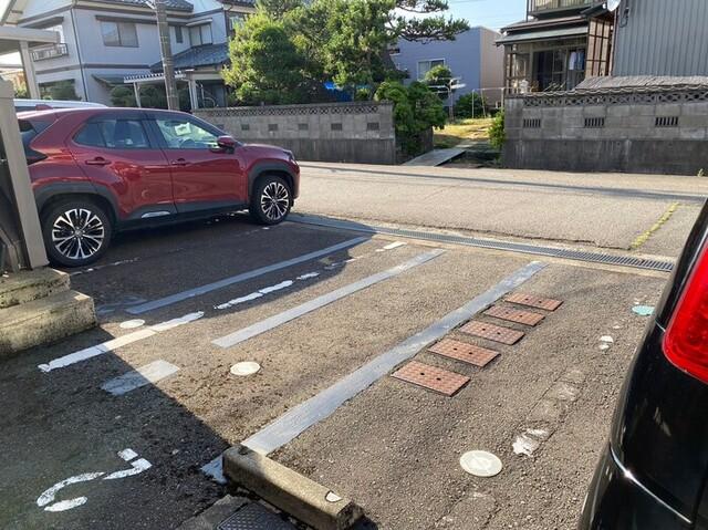 オレンジハウス（102） 駐車場