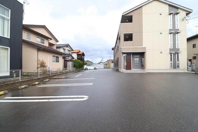 プレジデンス沖町（303） 駐車場