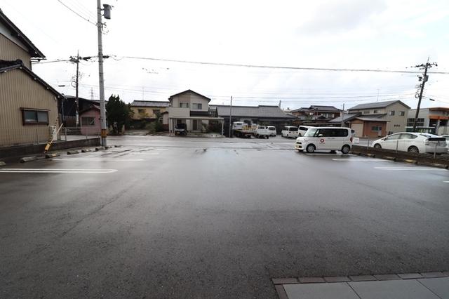 プレジデンス沖町（303） 駐車場