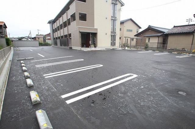 プレジデンス沖町（303） 駐車場