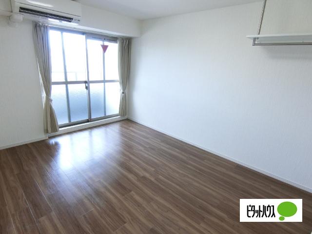 ワンモアハート円町 リビング