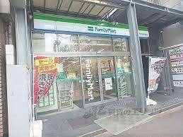 ファミリーマート西大路駅前店：84m