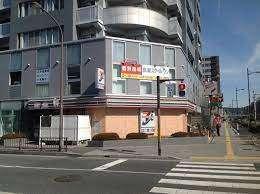 セブンイレブン五条千本店：81m