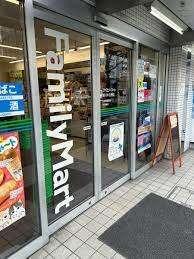 ファミリーマート堀川中立売店：151m