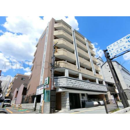 五条にそびえるこの外観！