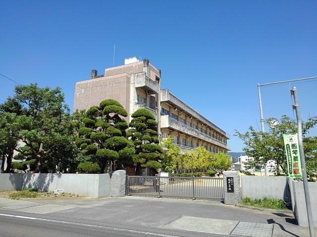 丸亀市立城辰小学校：850m