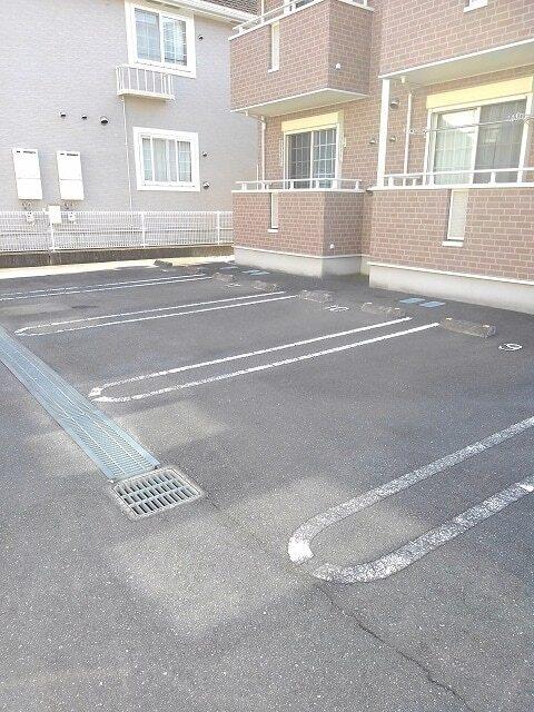 サン・フィールド　ⅡＢ（202） 駐車場