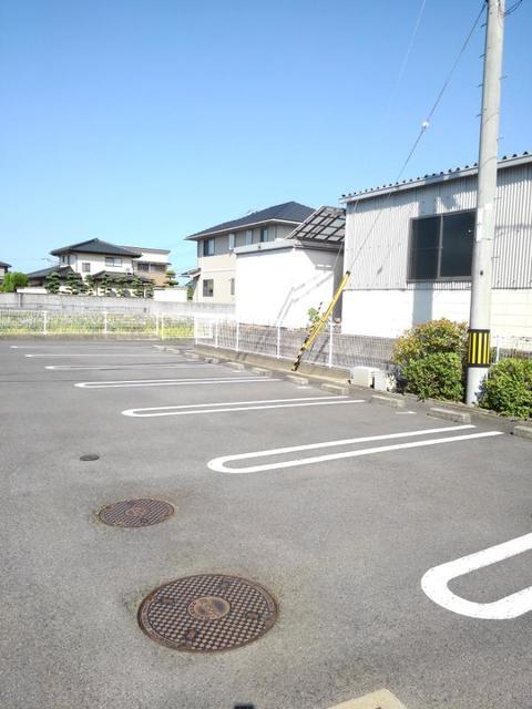 グランディール三条Ａ（201） 駐車場
