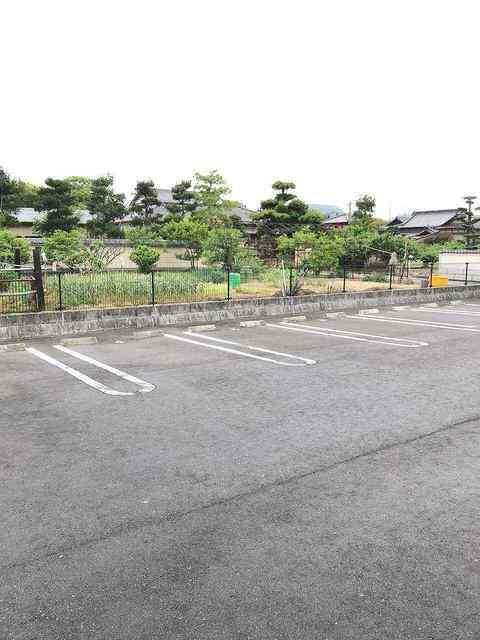 ベル・グラース（202） 駐車場
