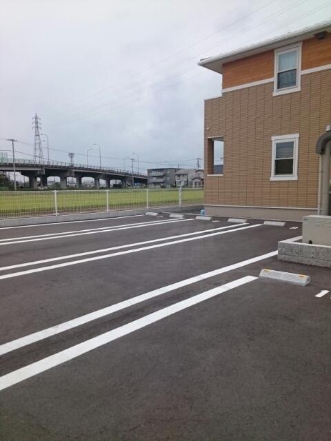 ブリリアントＡ（203） 駐車場