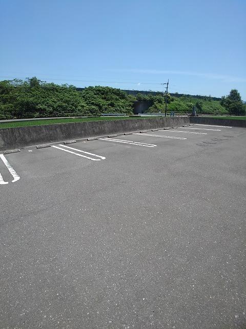 ビリーブ（103） 駐車場