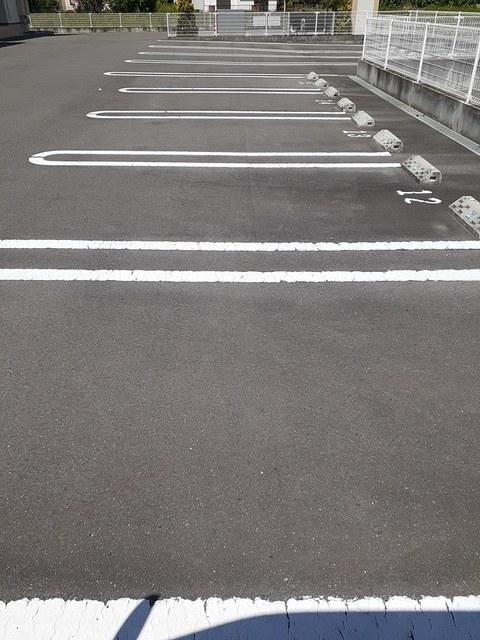 アンドーレ中道Ｂ（203） 駐車場