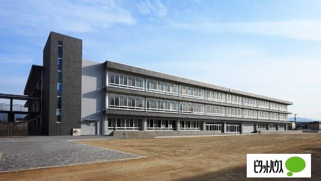 観音寺市立中部中学校：876m