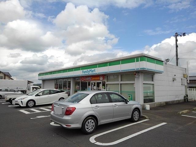 ファミリーマート観音寺中田井店：900m