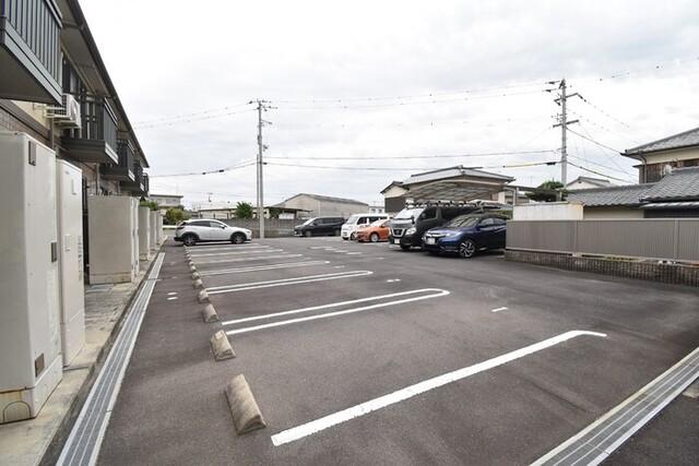 リバーサイド　マロニエ（106） 駐車場