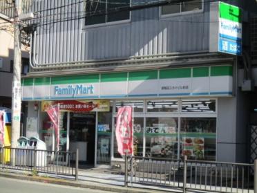 ファミリーマート新梅田スカイビル前店：220m