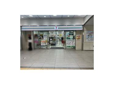 セブンイレブンハートインヴィアイン大阪京橋店：194m