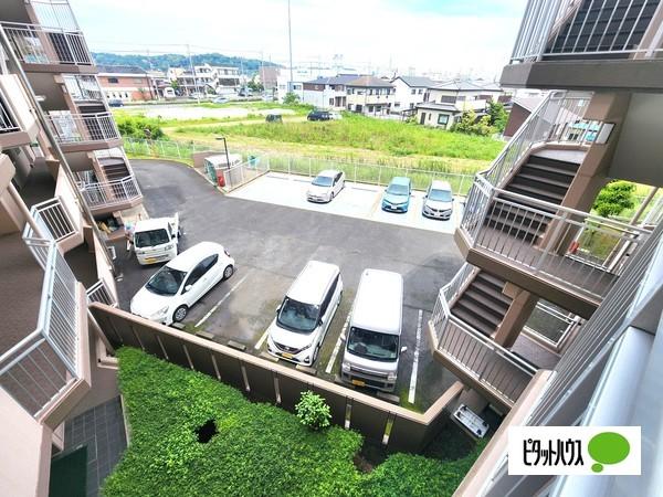 コスモ東金 駐車場