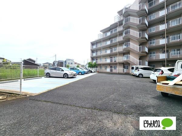 コスモ東金 駐車場
