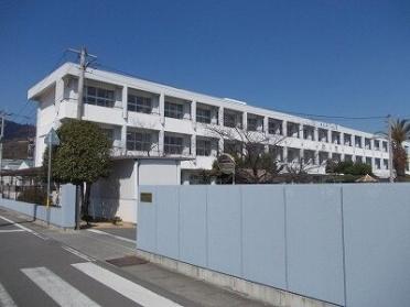 神宅小学校：850m