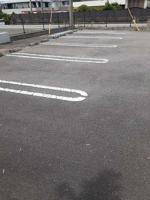ルネッサ（203） 駐車場