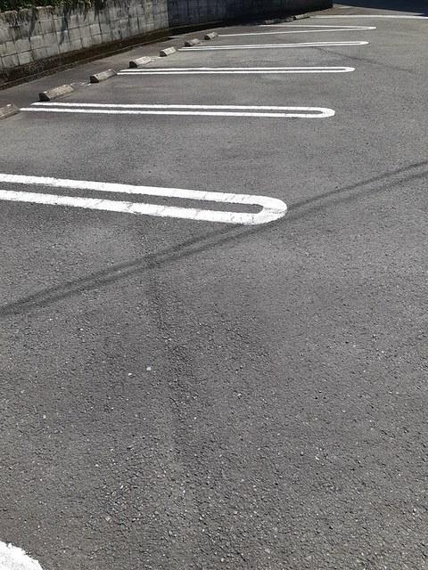 グリュックハウス　Ｂ（203） 駐車場
