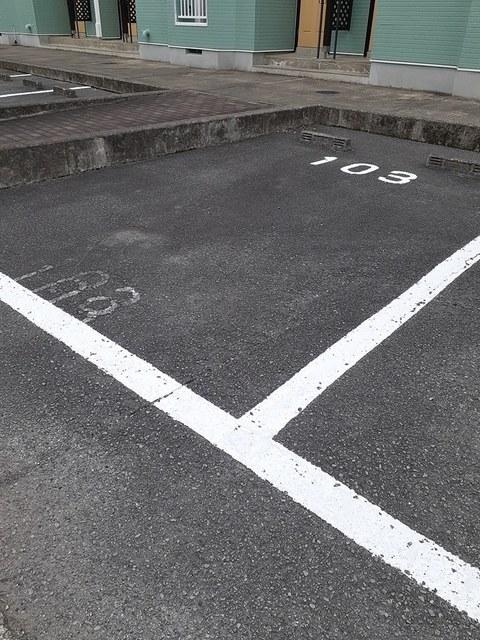 シャンゼリゼ弐番館（103） 駐車場