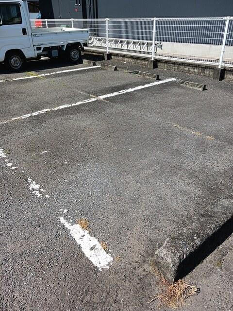 ロイヤル雑賀（101） 駐車場