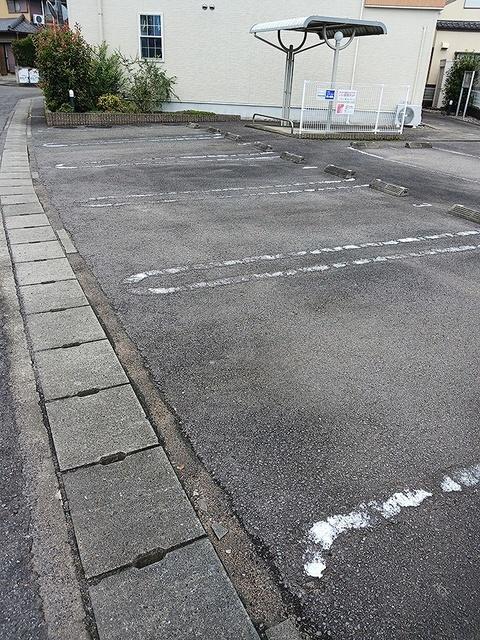 エトワール（202） 駐車場
