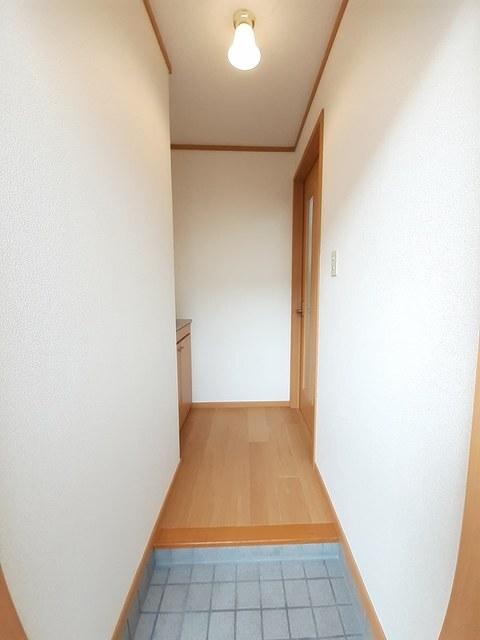 キャプリコートＢ（105） 玄関