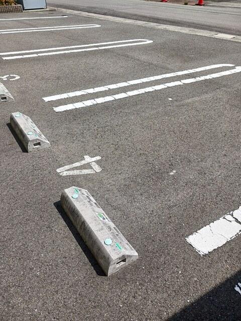ピアニシモ（102） 駐車場