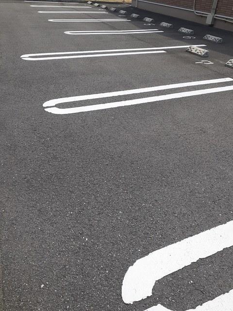 パーク　アクシスオスト　Ａ（101） 駐車場