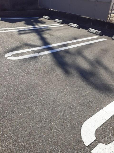 コンフォール矢三　Ａ（103） 駐車場