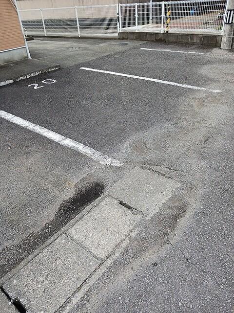 ファー　イースト（101） 駐車場