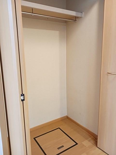パンタナ−ル（102） 収納